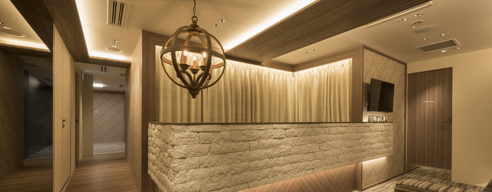 自信を持って笑いたい方へ ~医療ホワイトニングで自然な白い歯へ~